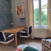 envie-de-sud-gite-chambre-hote-camargue-ferienwohnung-bnb-gaestepension-holidayrental-table-et-chaises-gite-bonheur