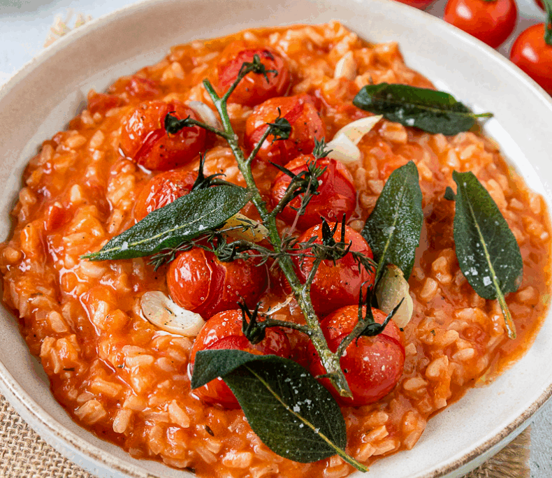 Risotto Risotto aux tomates et sauge